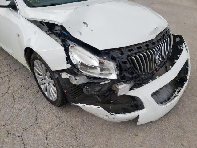 W04GU5GC6B1022401 - 2011 BUICK REGAL CXL WHITE photo 9