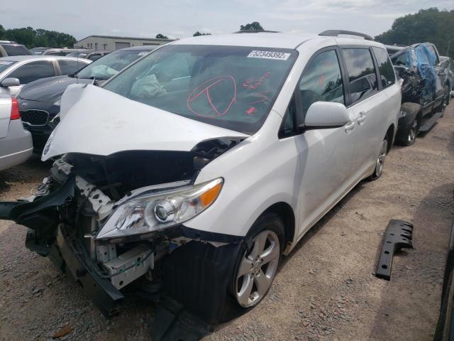 5TDKK3DC2DS380387 - 2013 TOYOTA SIENNA LE WHITE photo 2