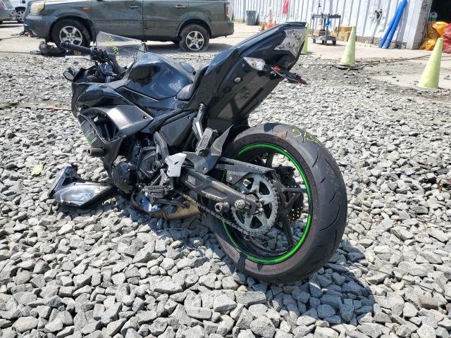 JKAEXEJ15KDA03281 - 2019 KAWASAKI EX650 J შავი ფოტო 3