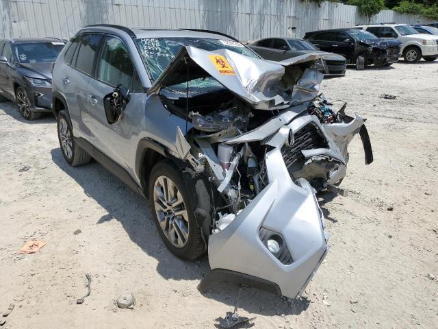 2T3C1RFV9LW065625 - 2020 TOYOTA RAV4 XLE P SILVER photo 1