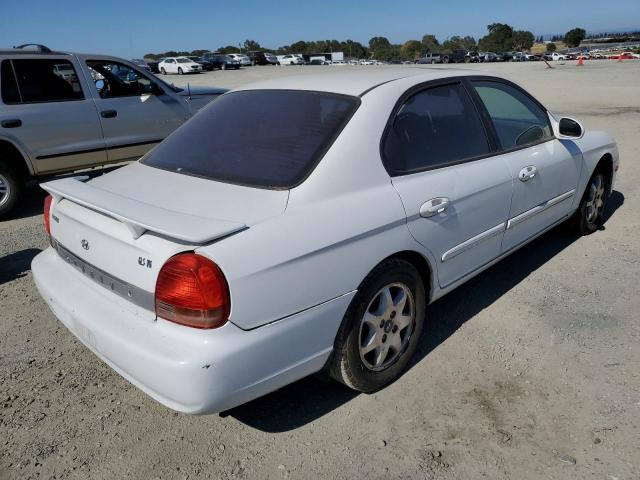 KMHWF35V8YA242860 - 2000 HYUNDAI SONATA WHITE photo 4