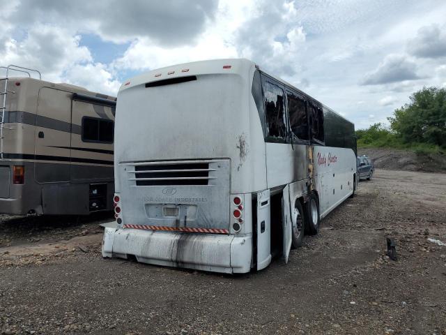 2M93JMPAX4W062385 - 2004 MOTOR COACH INDUSTRIES TRANSIT BU WHITE photo 4