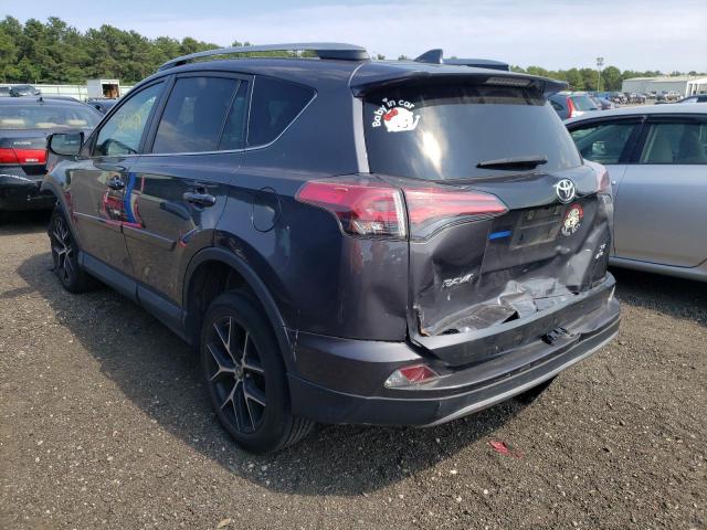 2T3JFREV4JW735962 - 2018 TOYOTA RAV4 SE GRAY photo 3