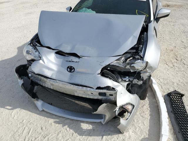 JF1ZNAA17D2705643 - 2013 TOYOTA SCION FR-S SILVER photo 9