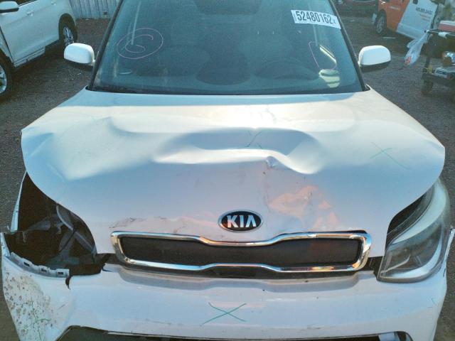 KNDJN2A22F7808609 - 2015 KIA SOUL WHITE photo 7