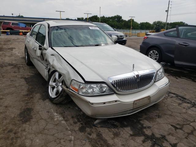 1LNHM83W44Y647266 - 2004 LINCOLN TOWN CAR U CREAM photo 1