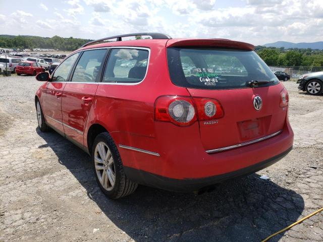 WVWXK93C98E137374 - 2008 VOLKSWAGEN PASSAT WAG RED photo 3