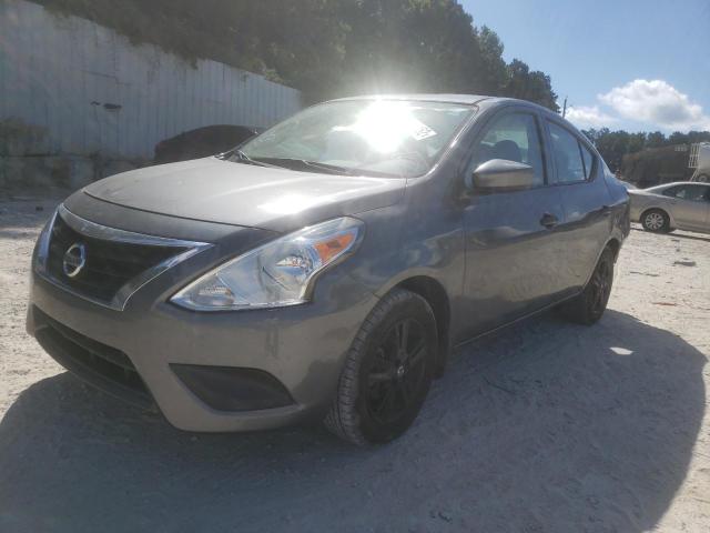 3N1CN7APXJL831600 - 2018 NISSAN VERSA S GRAY photo 2