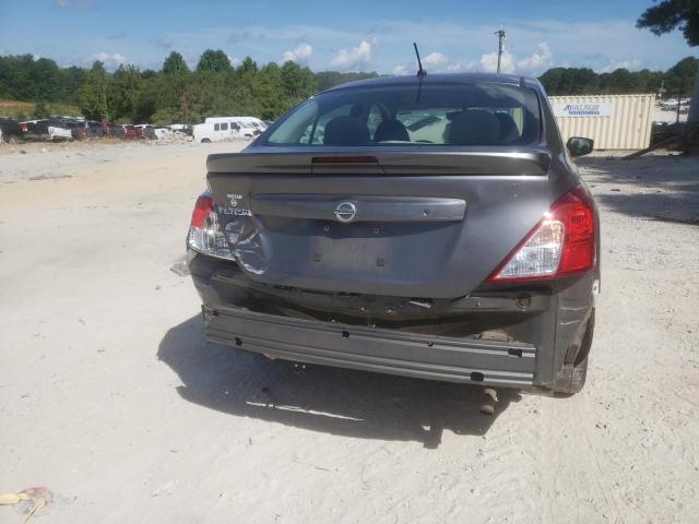 3N1CN7APXJL831600 - 2018 NISSAN VERSA S GRAY photo 9