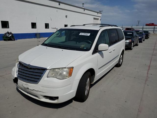 2A4RR5DX9AR345689 - 2010 CHRYSLER TOWN & COU WHITE photo 2