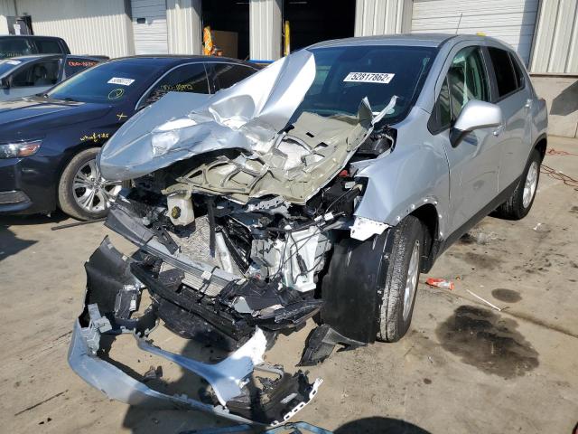 KL7CJKSB6LB321941 - 2020 CHEVROLET TRAX LS SILVER photo 2