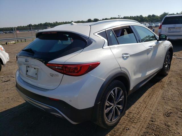 SJKCH5CR2JA043616 - 2018 INFINITI QX30 PURE WHITE photo 4