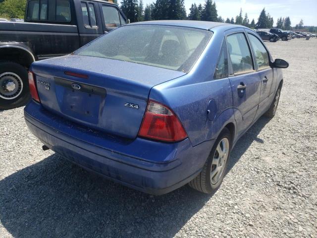 1FAFP34N35W245706 - 2005 FORD FOCUS ZX4 BLUE photo 4