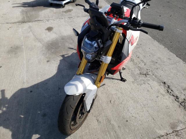 WB10K1305M6D93525 - 2021 BMW F 900 R TWO TONE photo 9