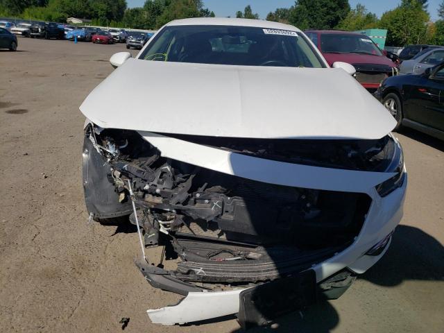 W04GM6SX6K1069735 - 2019 BUICK REGAL PREF WHITE photo 9