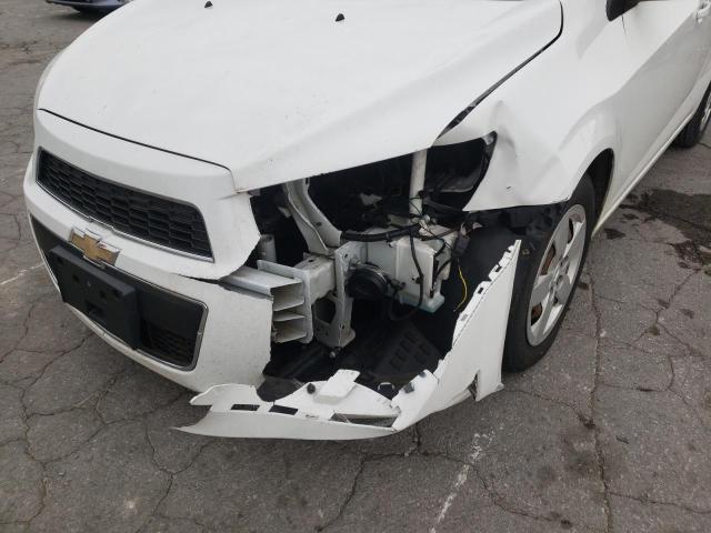 1G1JA5SH5F4146860 - 2015 CHEVROLET SONIC LS WHITE photo 9