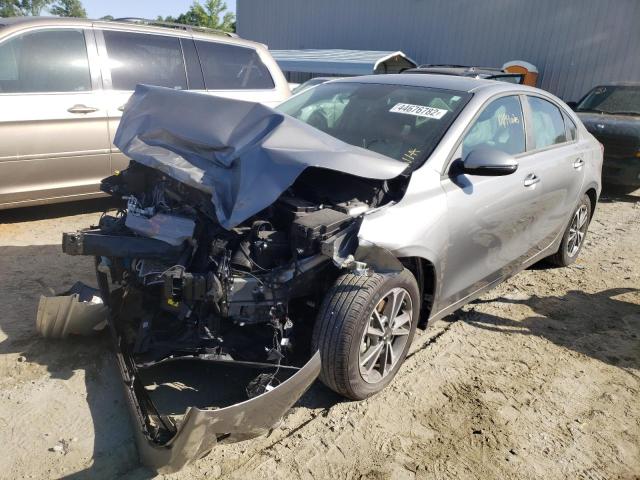 3KPF24AD0NE418389 - 2022 KIA FORTE FE SILVER photo 2