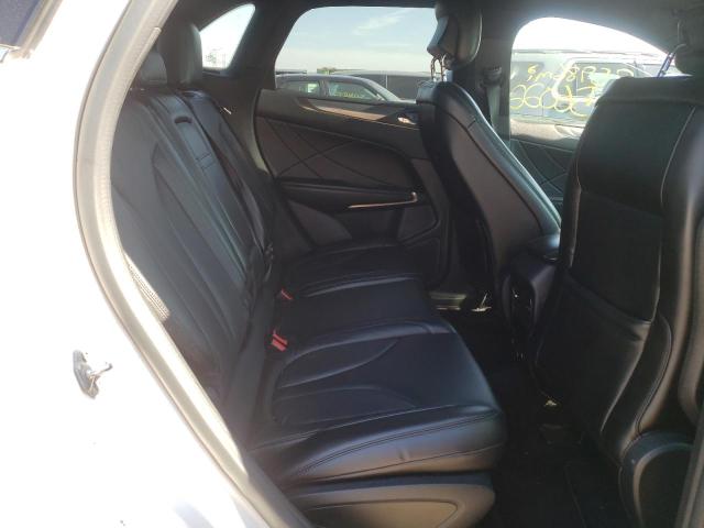 5LMCJ2D90HUL12296 - 2017 LINCOLN MKC SELECT 白色 照片 6