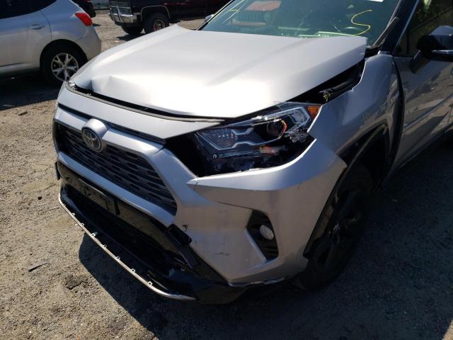 JTMEWRFV5KD505992 - 2019 TOYOTA RAV4 XSE SILVER photo 9