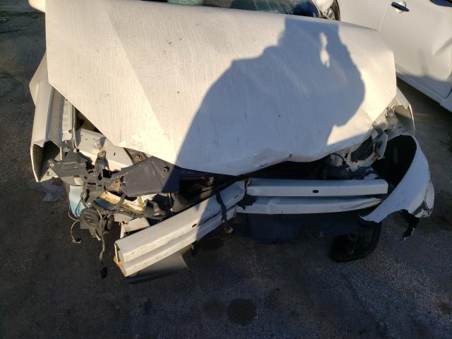 2G2WS542X51279082 - 2005 PONTIAC GRAND PRIX თეთრი ფოტო 9