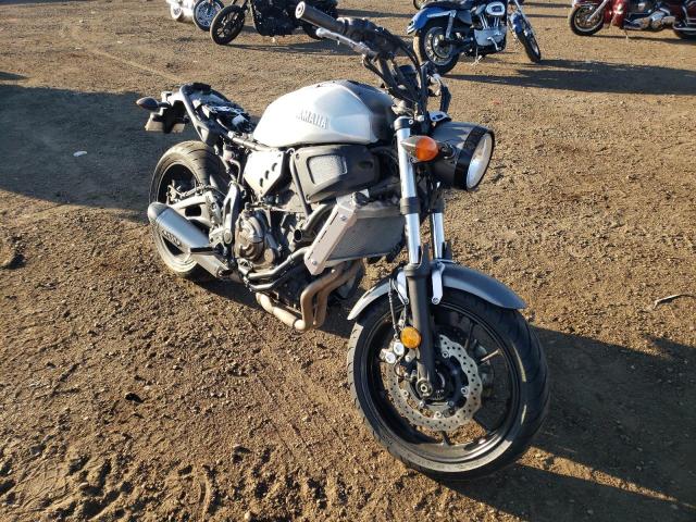 JYARM21E9JA000328 - 2018 YAMAHA XSR700 GRAY photo 1