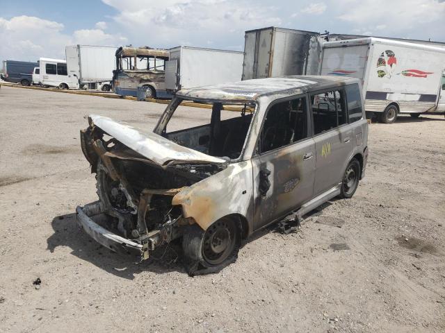 JTLKT334950219776 - 2005 TOYOTA SCION XB SILVER photo 2