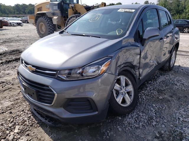 3GNCJKSB2LL203152 - 2020 CHEVROLET TRAX LS GRAY photo 2