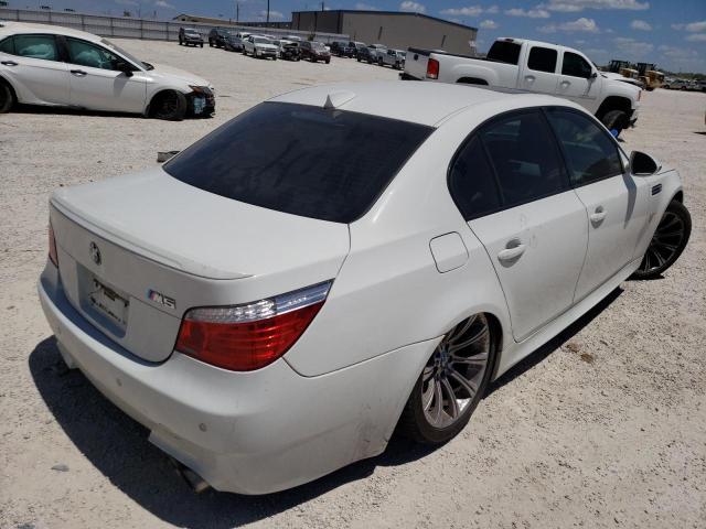 WBSNB93599CX10918 - 2009 BMW M5 WHITE photo 4