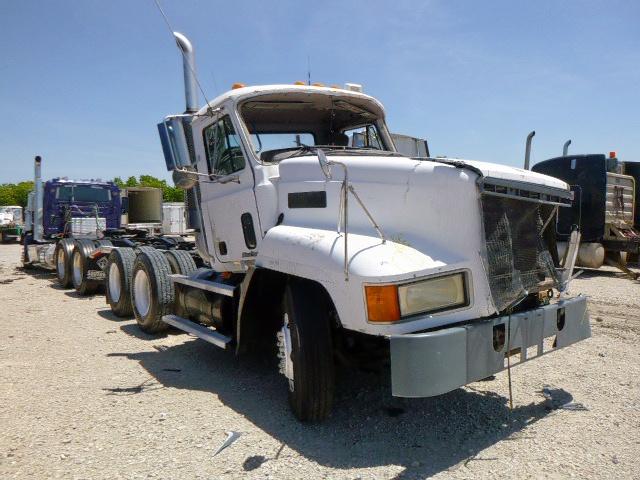 1M1AA13Y41W140883 - 2001 MACK 600 CH600 WHITE photo 1