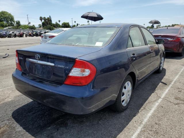 JTDBE32K820108251 - 2002 TOYOTA CAMRY LE BLUE photo 4