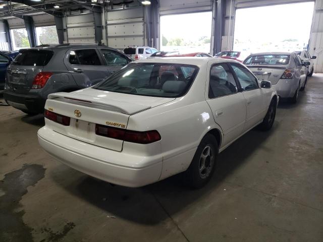 JT2BG22K5W0246705 - 1998 TOYOTA CAMRY CE WHITE photo 4