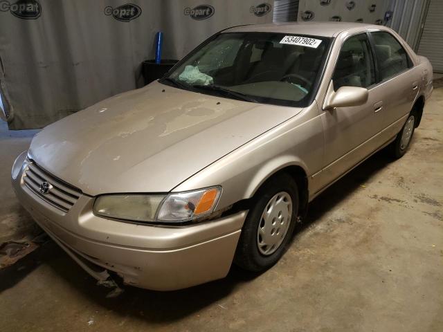 4T1BG22K9WU386980 - 1998 TOYOTA CAMRY CE TAN photo 2