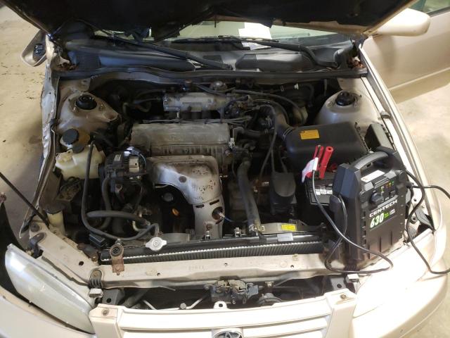 4T1BG22K9WU386980 - 1998 TOYOTA CAMRY CE TAN photo 7