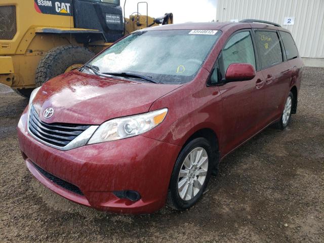 5TDJK3DC2DS069036 - 2013 TOYOTA SIENNA LE RED photo 2