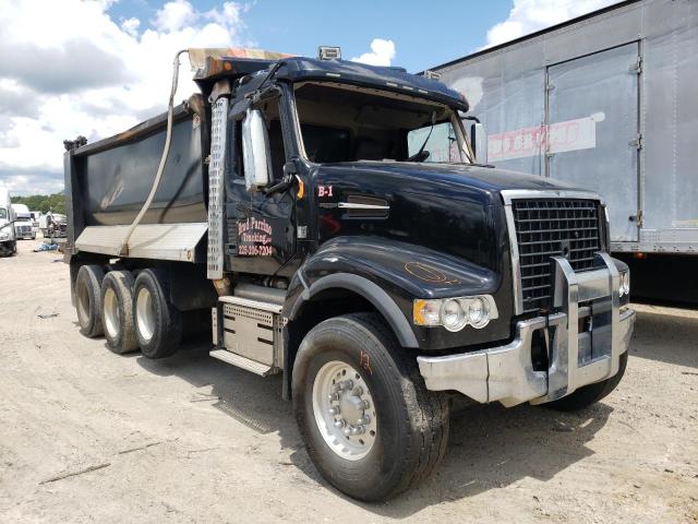 4V5KC9EHXJN997600 - 2018 VOLVO VHD BLACK photo 1