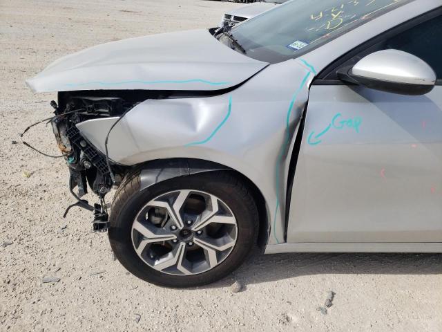 3KPF24AD2KE076990 - 2019 KIA FORTE FE SILVER photo 9