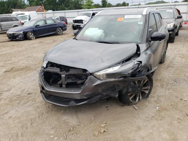 3N1CP5CU2JL532474 - 2018 NISSAN KICKS S GRAY photo 9