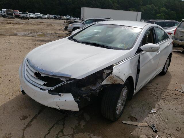 5NPEB4AC3DH694949 - 2013 HYUNDAI SONATA GLS WHITE photo 2