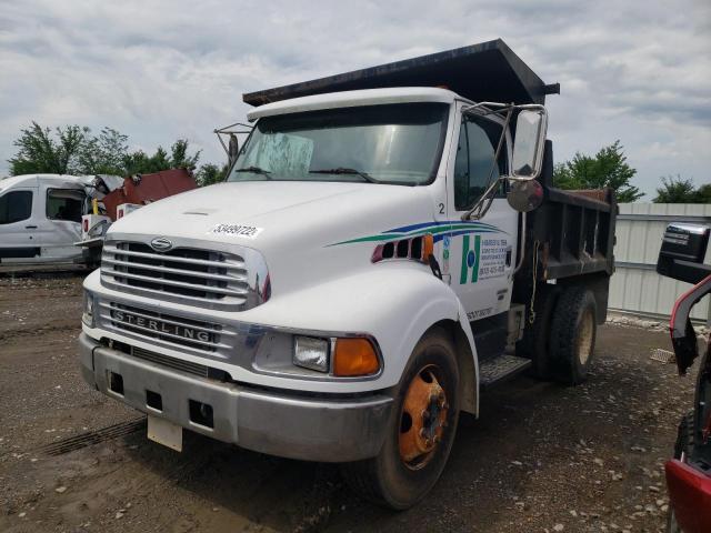 2FZAAHCT82AJ62409 - 2002 STERLING TRUCK M 6500 WHITE photo 2