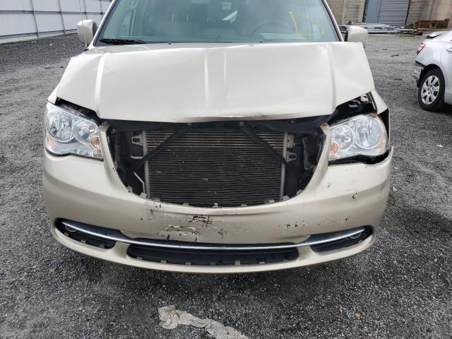 2C4RC1BG9GR156164 - 2016 CHRYSLER TOWN & COU GOLD photo 9