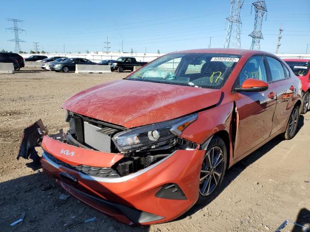 3KPF24ADXNE416357 - 2022 KIA FORTE FE ORANGE photo 2