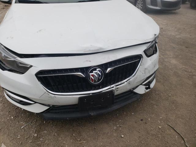 W04GP6SXXJ1139808 - 2018 BUICK REGAL ESSE WHITE photo 9