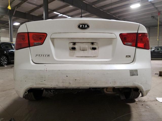 KNAFU4A20D5740031 - 2013 KIA FORTE EX WHITE photo 9