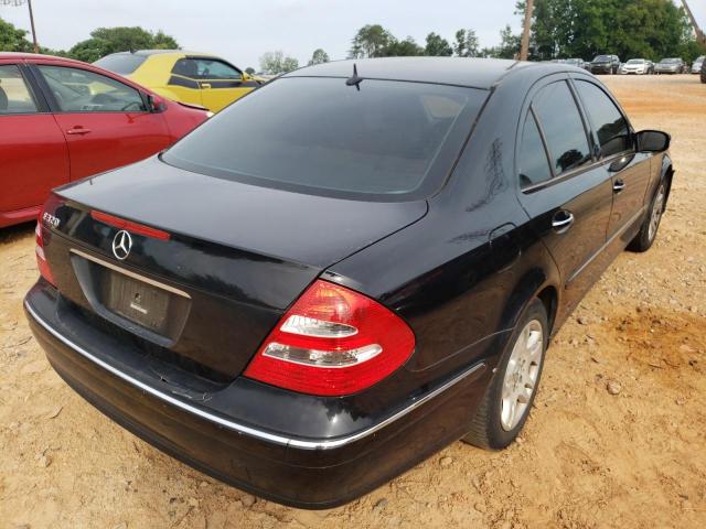 WDBUF65J35A723619 - 2005 MERCEDES-BENZ E320 BLACK photo 4