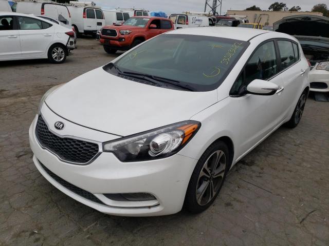 KNAFX5A81G5490823 - 2016 KIA FORTE EX WHITE photo 2