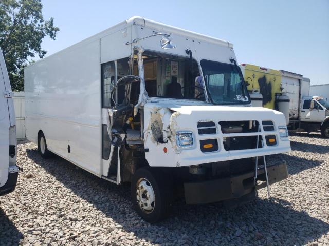 4UZAARDU7HCHW8490 - 2017 FREIGHTLINER CHASSIS M WHITE photo 1