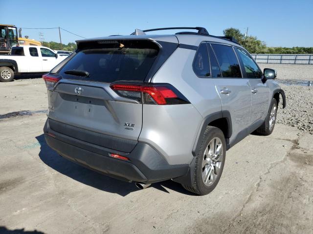 2T3A1RFV8LW088479 - 2020 TOYOTA RAV4 XLE P SILVER photo 4