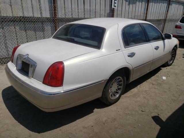 1LNHM82W3XY699462 - 1999 LINCOLN TOWN CAR S WHITE photo 4