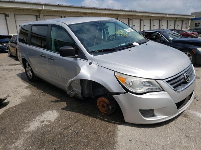 2V4RW4D13AR294684 - 2010 VOLKSWAGEN ROUTAN S SILVER photo 1