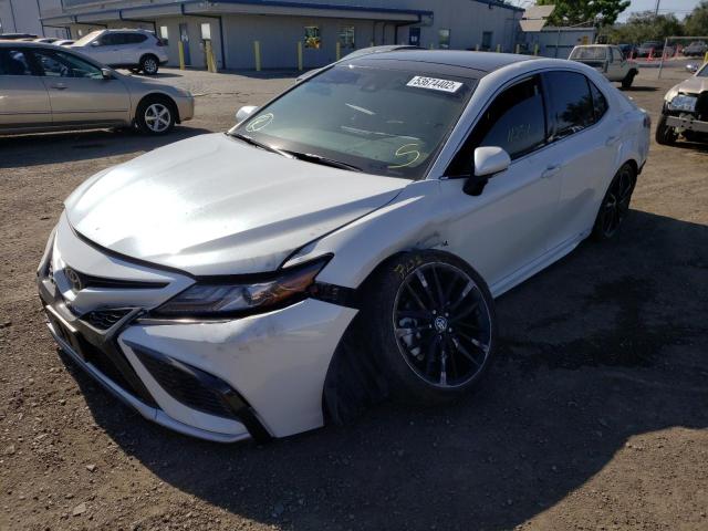 4T1K61AK9NU008381 - 2022 TOYOTA CAMRY XSE WHITE photo 2